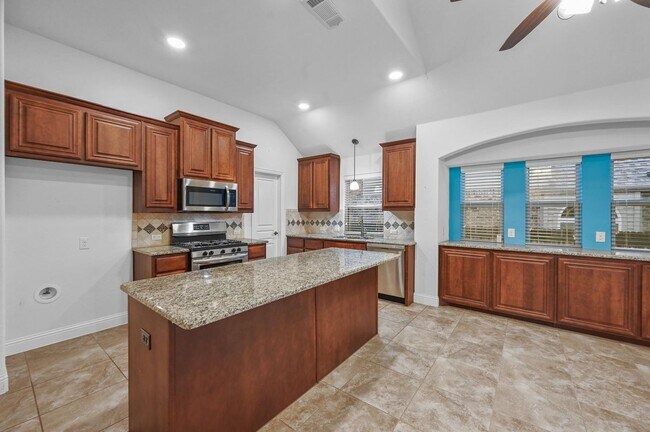 Building Photo - 905 Foxtail Dr