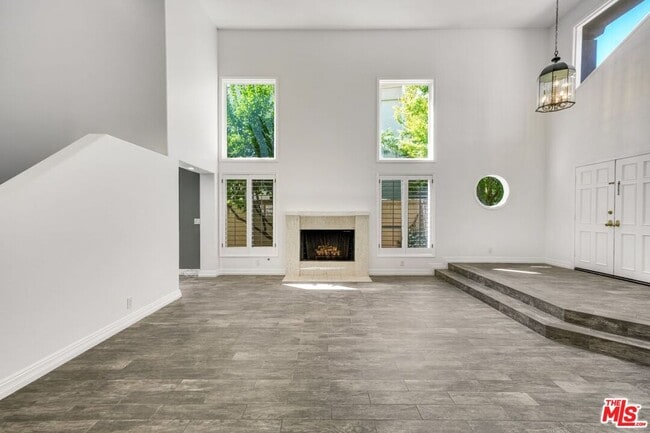 Building Photo - 4342 Park Verdi