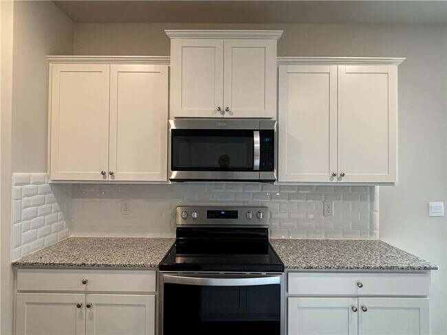 Foto del edificio - 472 Stoneybrook Dr