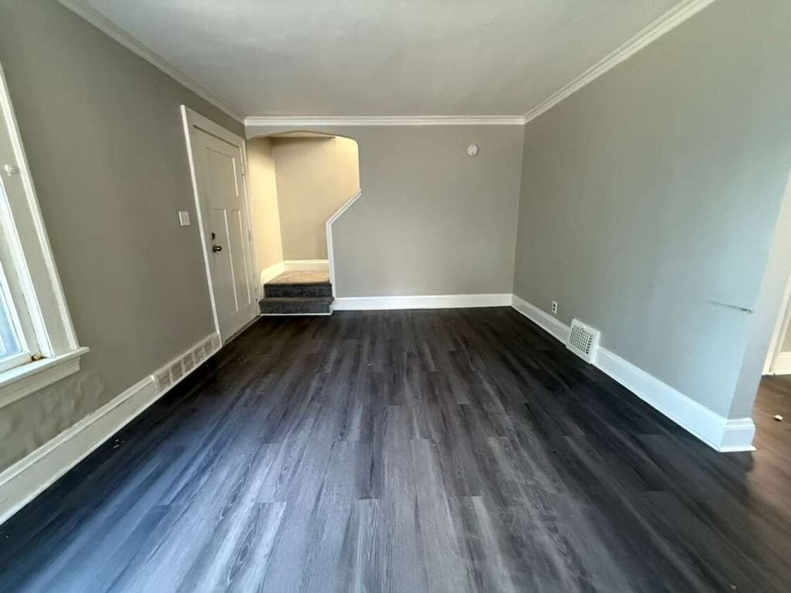 Primary Photo - 3 BED 1 BATH BEAUTIFUL HOME IN CLEVELAND!