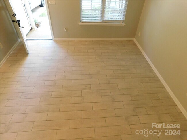 Foto del edificio - 3932 Queensbridge Rd