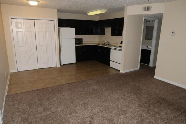 Foto del edificio - 4111 Blue Lick Court #5