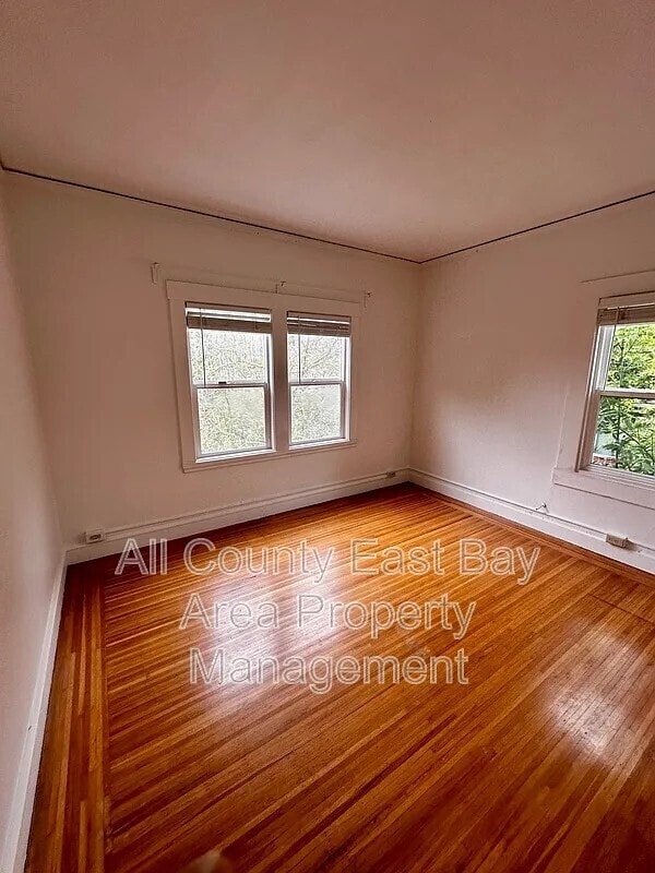 Building Photo - 2224 Derby St