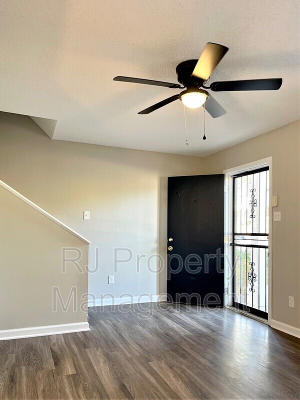 Building Photo - 2344 N Orchid Dr