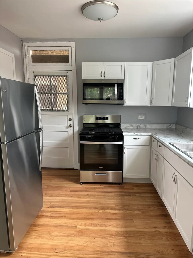 Building Photo - 2416 N Kilbourn Ave
