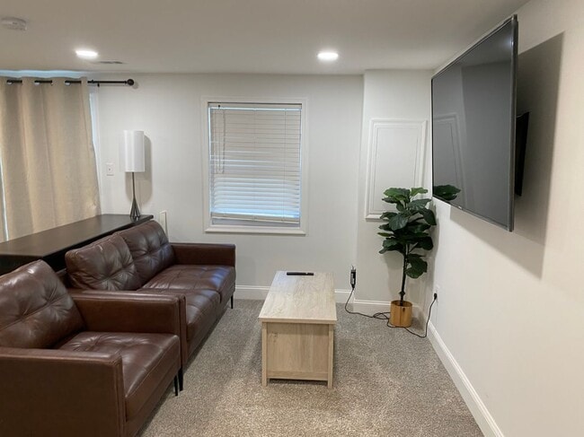 Building Photo - 7416 Rhondda Dr