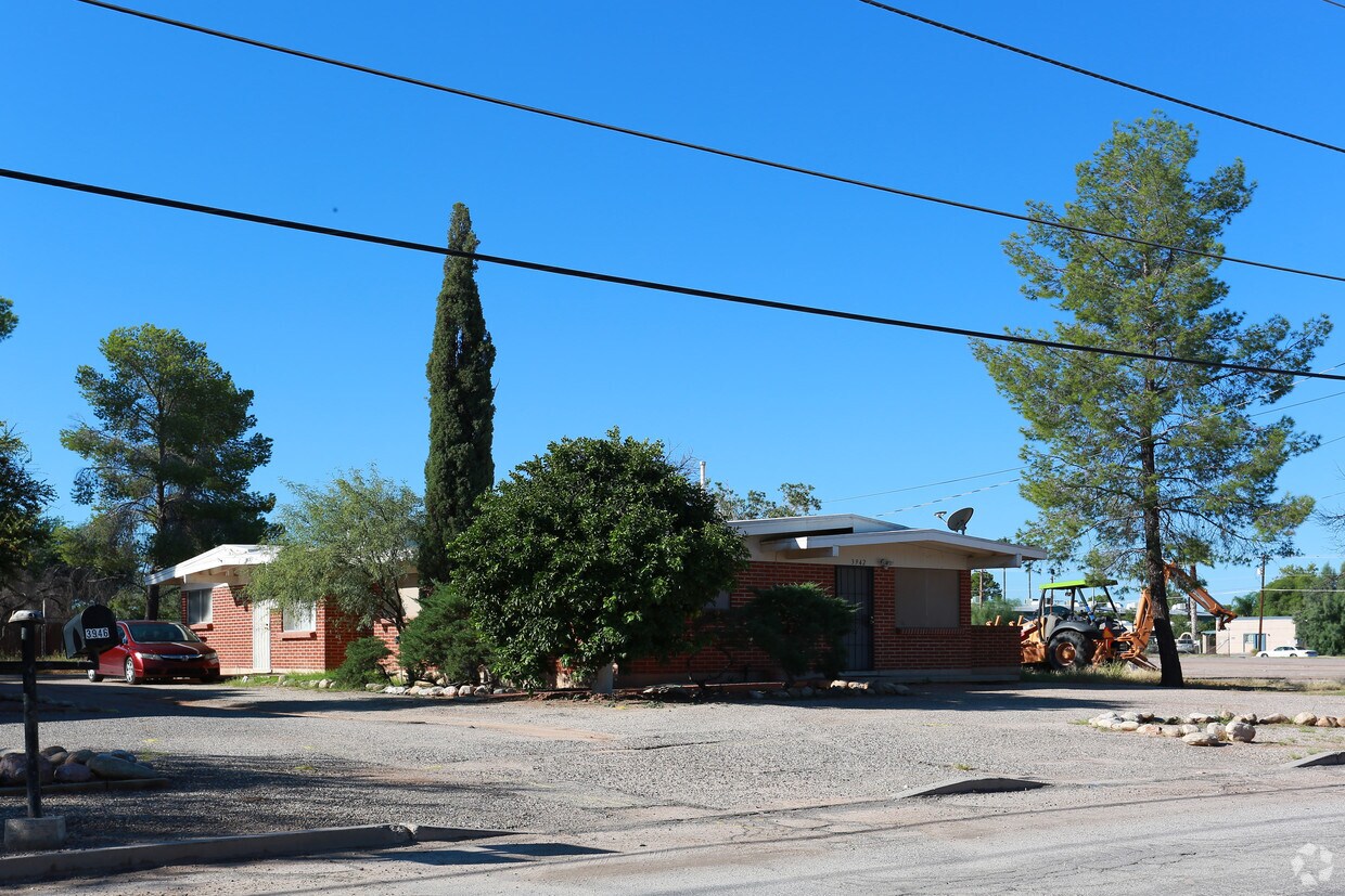 Building Photo - 3942 E Lee St