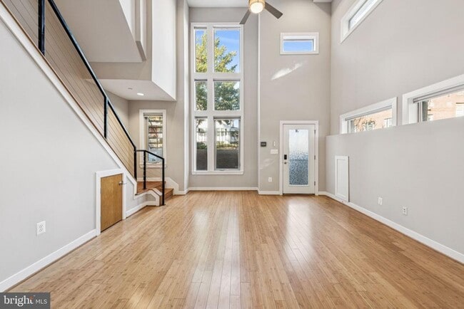 Building Photo - 241 R St NE