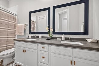 Building Photo - 2617 Live Oak St