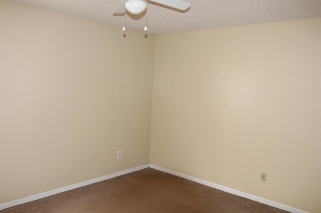 Building Photo - 2703 Doncaster Dr