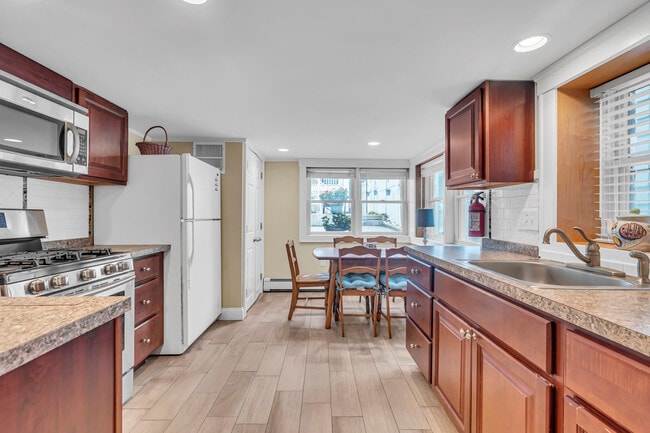 Building Photo - 418 1st Ave