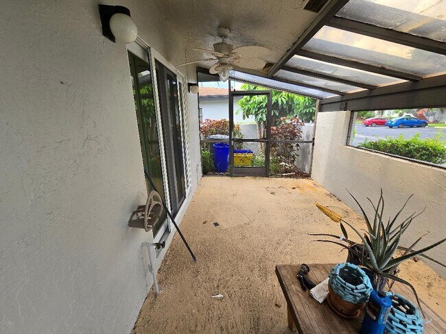 Building Photo - 13857 Royal Palm Ct