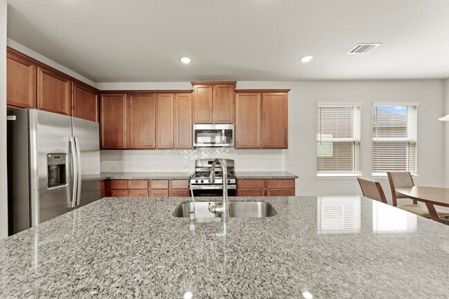 Foto del edificio - 6322 Prince Pl Dr