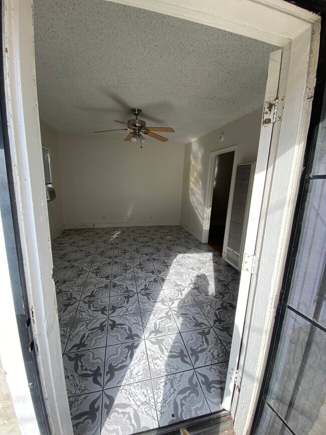 Photo - 1372 Gaviota Ave House