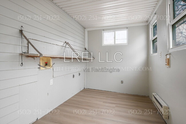 Building Photo - 1747 E Oak St