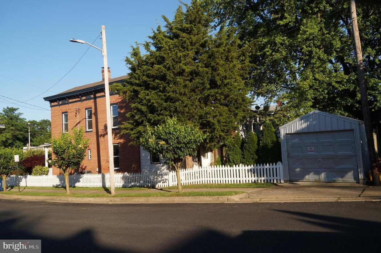 Primary Photo - 3614 Hooper Ave