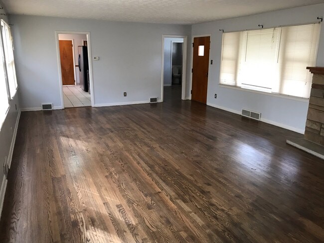 Building Photo - 378 Knollwood Ave