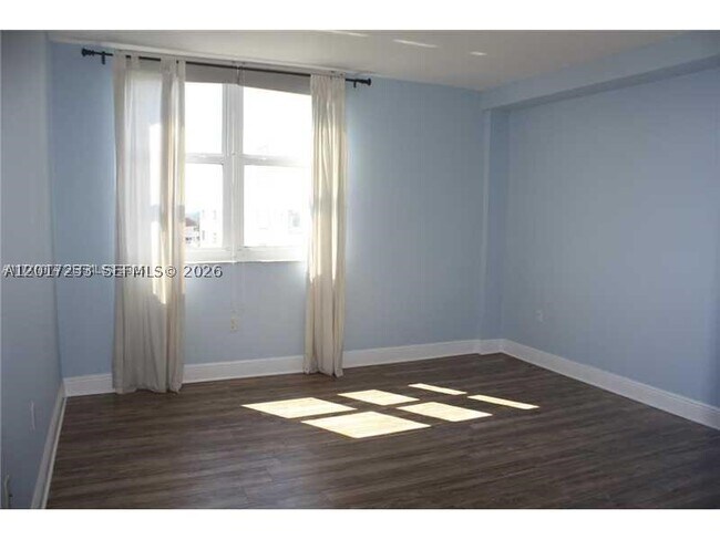 Foto del edificio - 10350 W Bay Harbor Dr