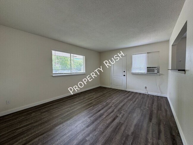 Foto del edificio - 2100 Bennett Ave