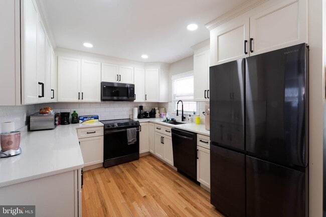 Building Photo - 4541 Ravensworth Rd