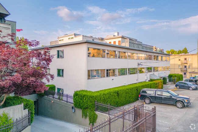 Building Photo - Clairmont Apartments