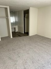 Building Photo - Governor's Square Apartments