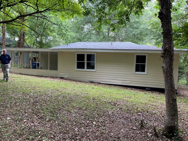 Building Photo - 1545 Glenrock Dr NW