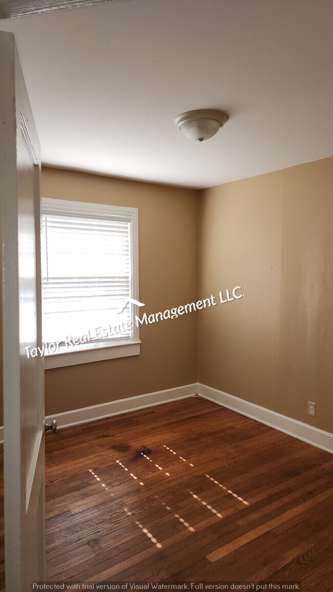 Foto del edificio - 126 Holt Ave