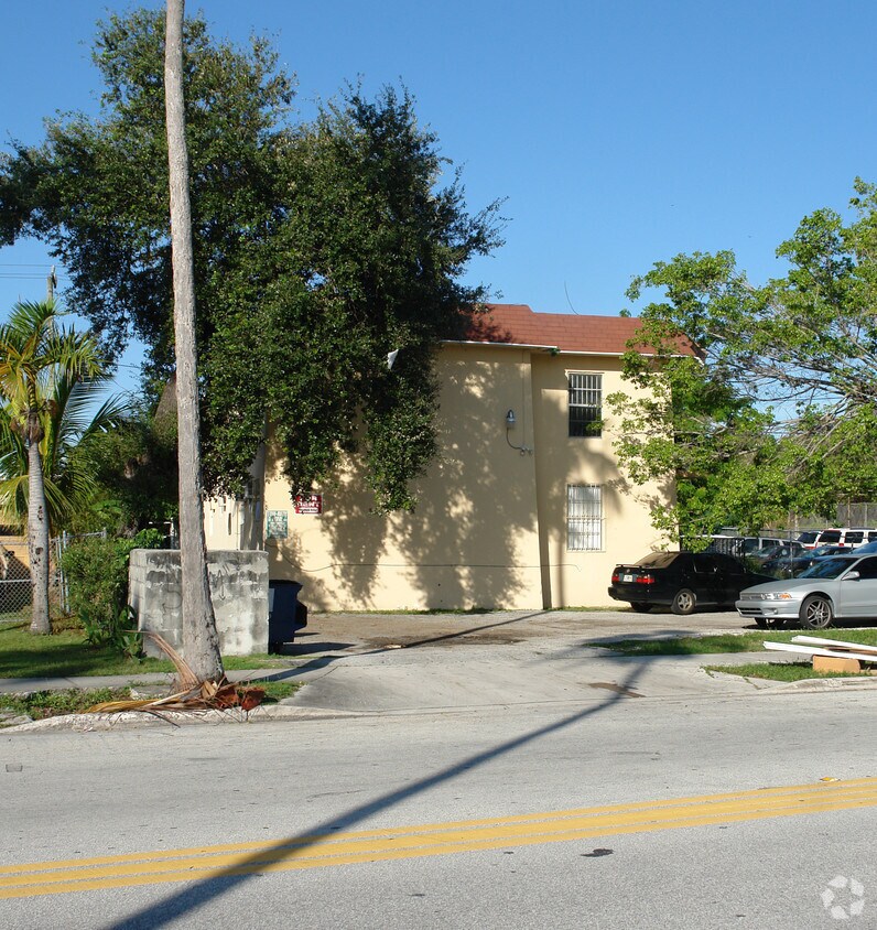 Primary Photo - 5990 NE 4th Ct