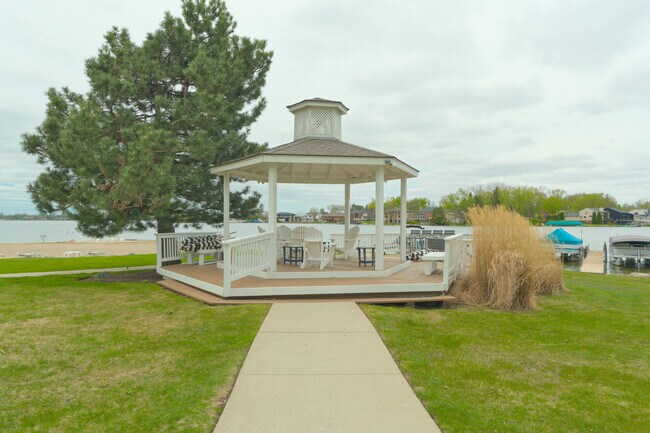 Foto del edificio - 3553 Port Cove Dr