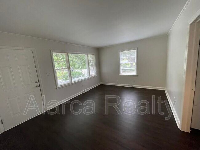 Building Photo - 1350 Mulberry Ave
