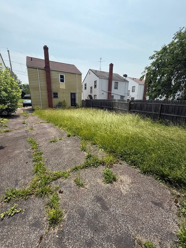 Building Photo - Coming Soon! Section 8 Accepted! Newly Ren...