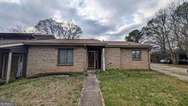 Foto del edificio - 1511 Stoneleigh Cir