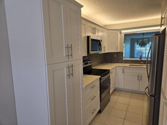 Building Photo - 5760 Princess Palm Ct