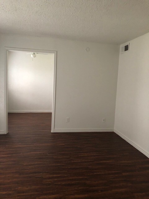 Building Photo - 102 Lake Meadows Dr