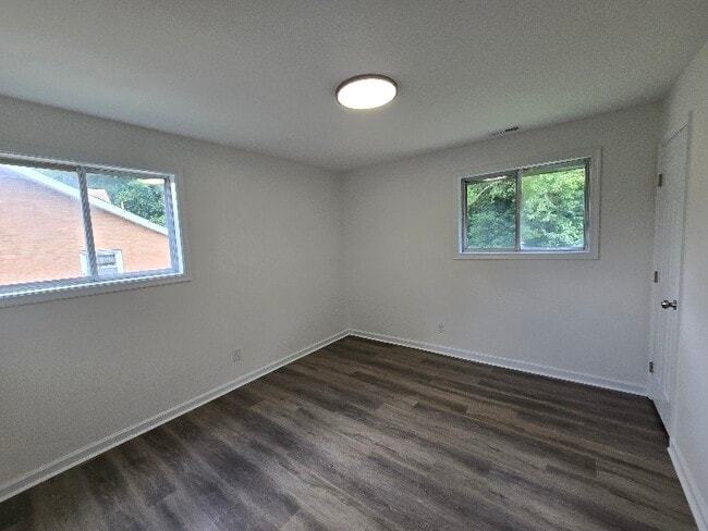 Building Photo - 1416 Weaver Ave