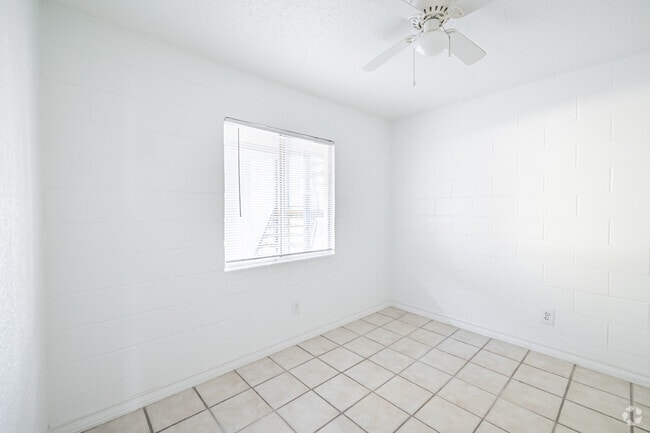 2 habitaciones, 1 baño - 750 pies cuadrados - Dormitorio principal - Hacienda Heights