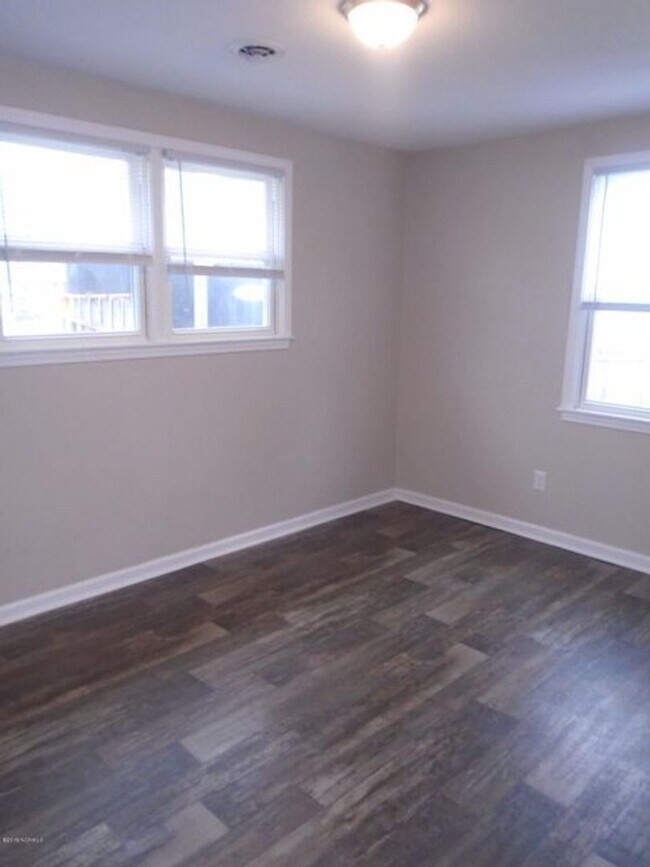 Foto del edificio - Cute 2 bedroom, 1 bathroom duplex that is ...