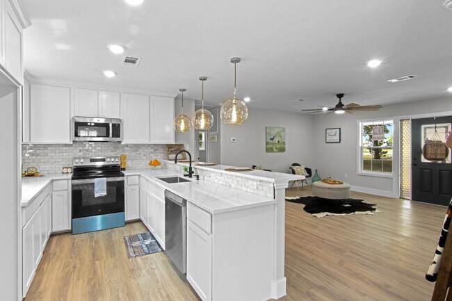 Foto del edificio - 15529 Pine St