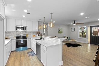 Building Photo - 15529 Pine St