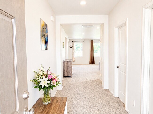 Foto del edificio - 8295 Diamond Point Cir NE