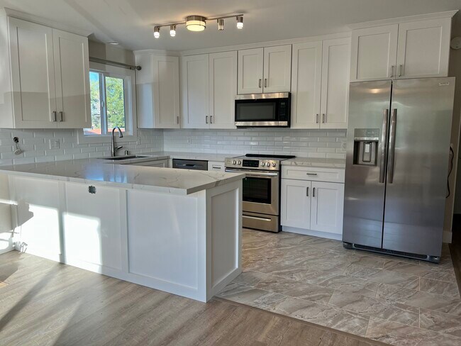 Building Photo - 1222 Alturas Rd