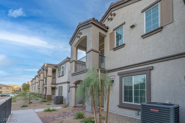 Building Photo - 633 Bellus Pl