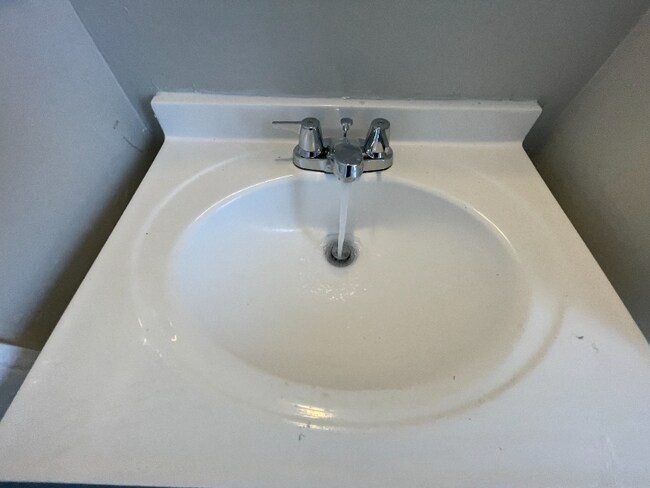 Foto del edificio - 1322 Brownell Ave