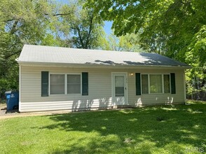 Building Photo - 1235 Maple Ave