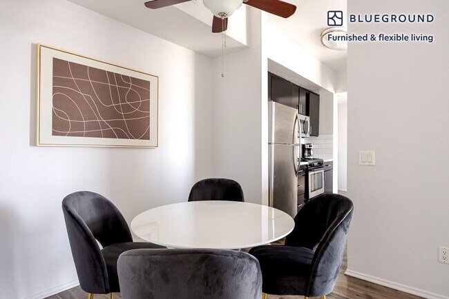 Foto del edificio - 1443 N Fuller Ave