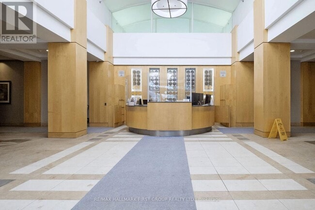 Building Photo - 18-PH18 Mondeo Dr