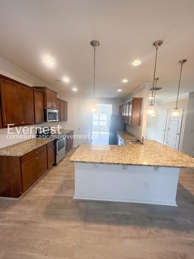 Building Photo - Spacious Home with Fenced Yard & Garage Access / 4 Bed & 3.5 Bath / Voucher Accepted / Pet-friend...