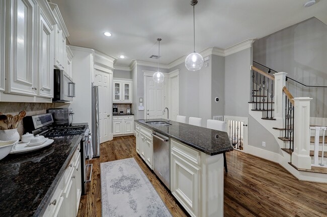 Foto del edificio - 1126 W 17th St