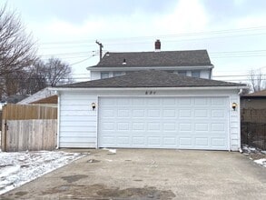 Building Photo - 631 Mulberry St